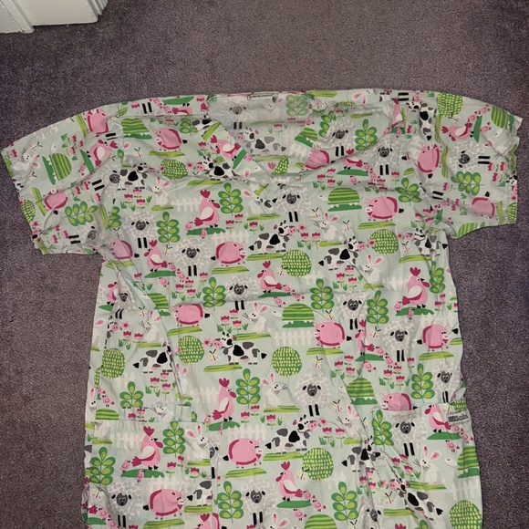 Women’s Printed Scrub Tops - Picture 11 of 16